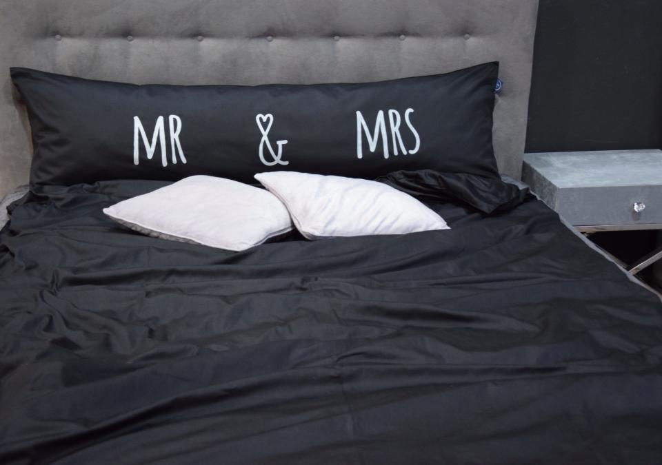 One Pillow "Mr&Mrs" Black Mr&Mrs Sleep